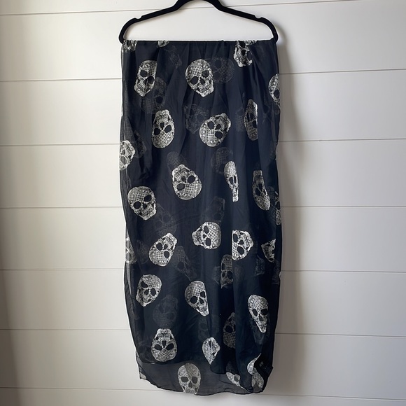 H&M Black and Ivory Sheer Skull Patterned Scarf - One Size - Picture 5 of 5